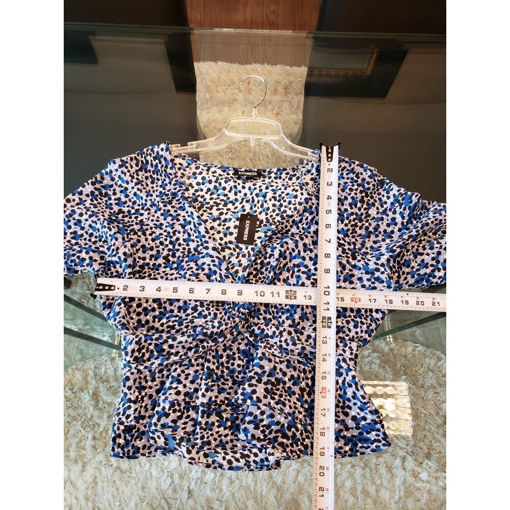 Express Blouse Top Womens Medium Blue Abstract Print Long Sleeve V-Neck Pullover - Picture 8 of 13